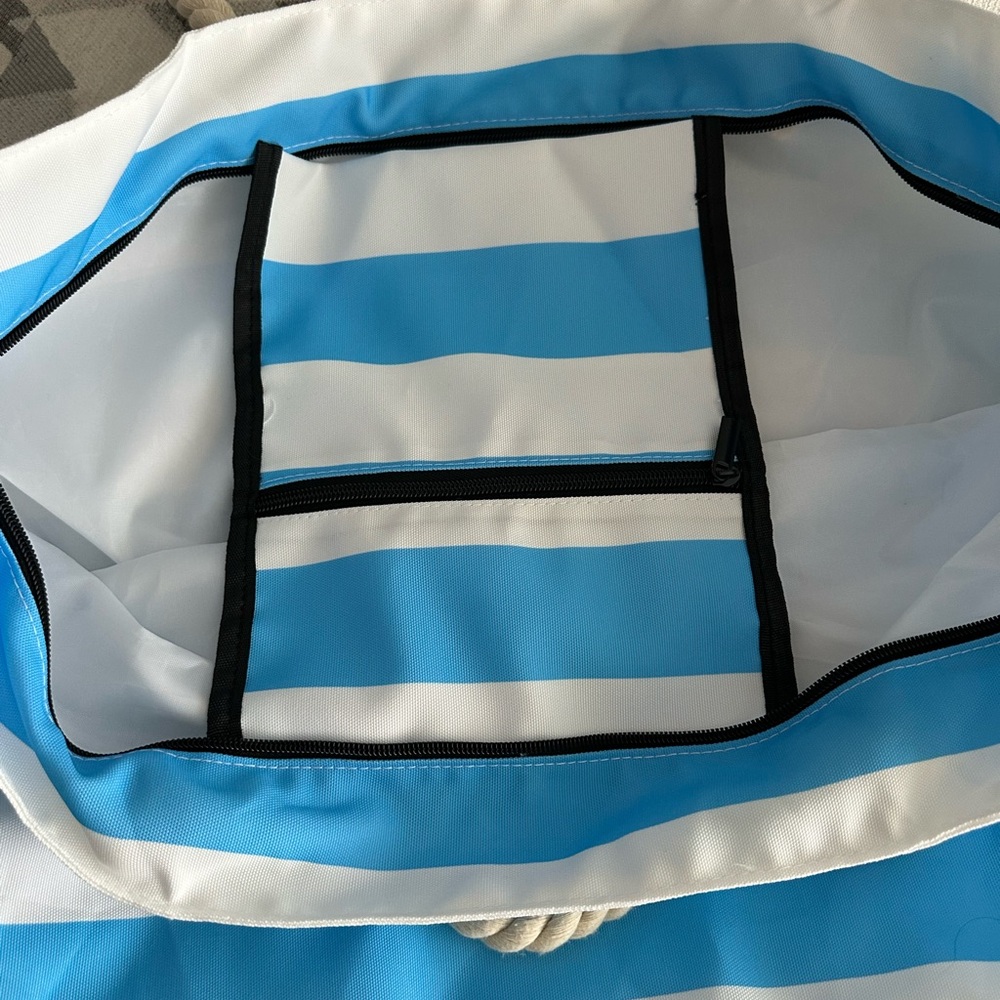 Blue and white beach bag - Picture 2 of 3